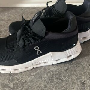 On Cloud - cloud nova. nearly new - worn once. Sz 8 1/2. Women's. Black.